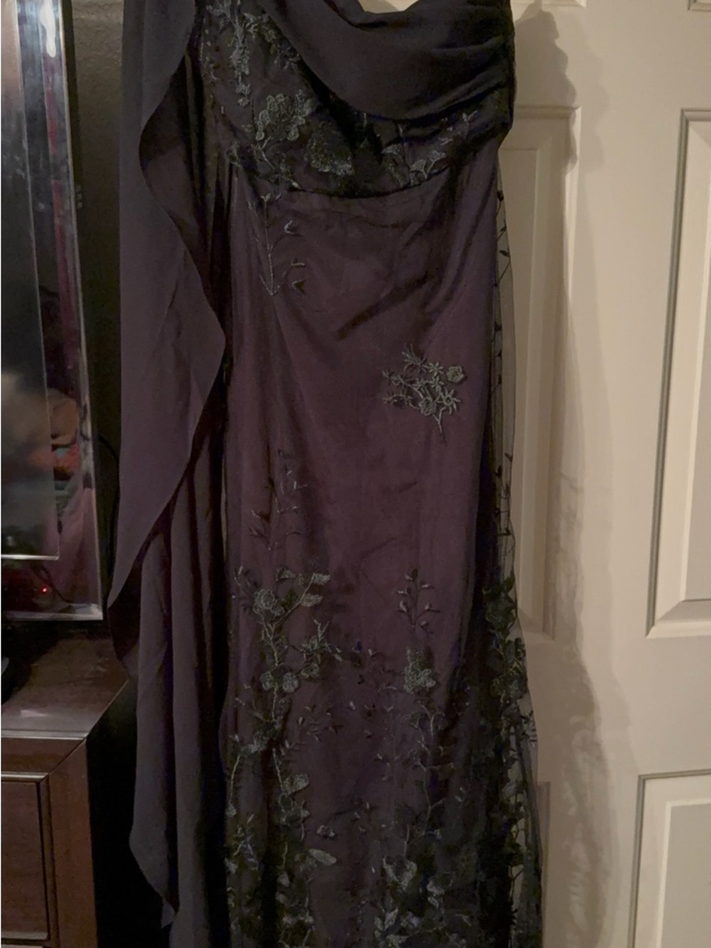 Elegant Black Embroidered Evening Dress